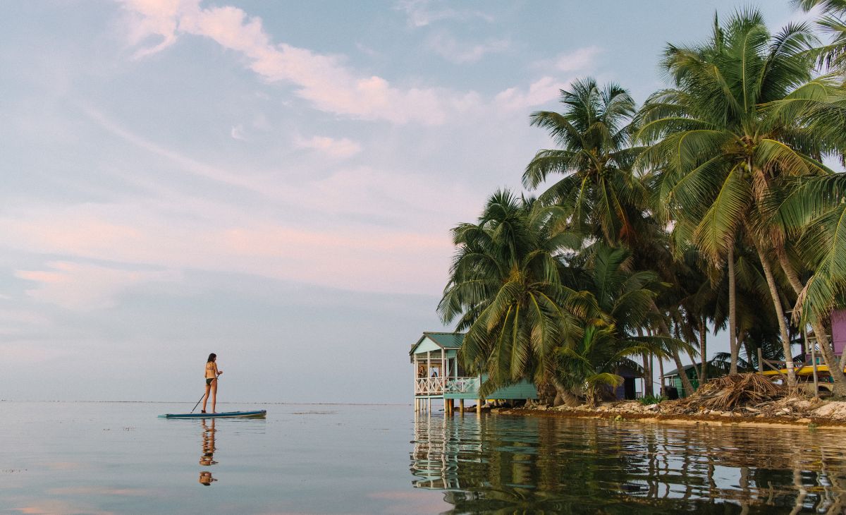 paddle board on tobacco caye