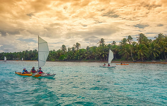 kayak sailing at lighthouse reef