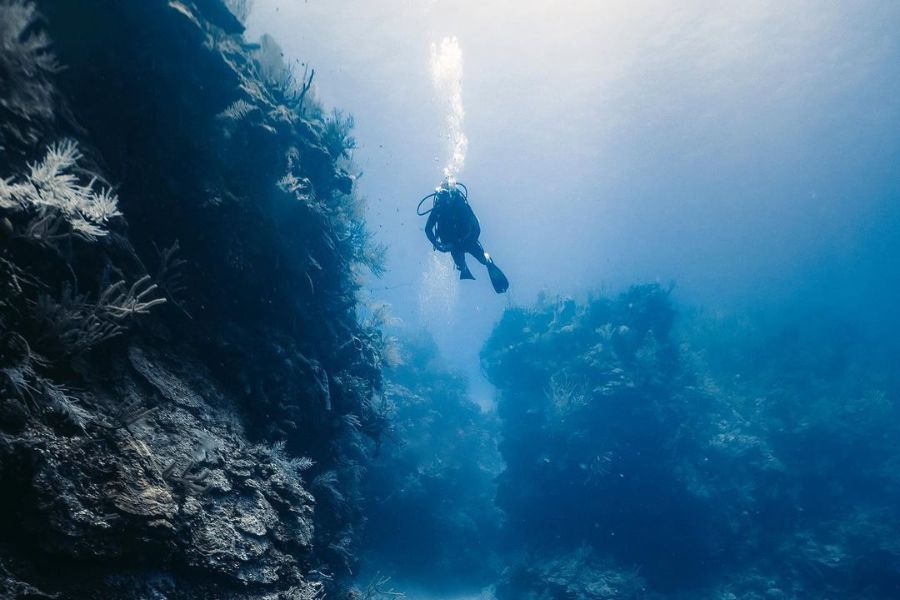 diving blue hole