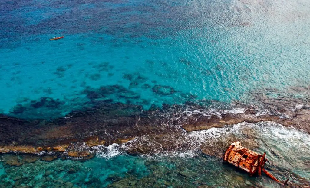 kayak paddling though Lighthouse Reef